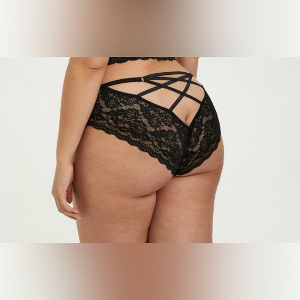 🌸Torrid Black Lace Cage Strappy Panty (size 0)
